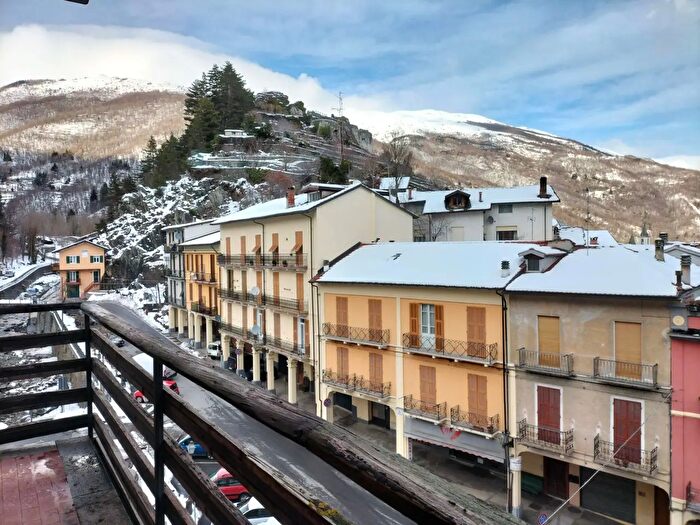 Appartamento quadrilocale in vendita in Piazza della Libertà, Ormea