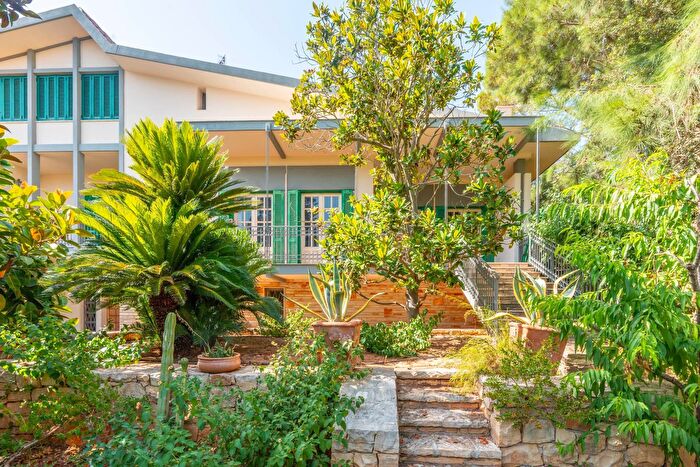 Casa con 10 locali in vendita in Via Marche, Galatina