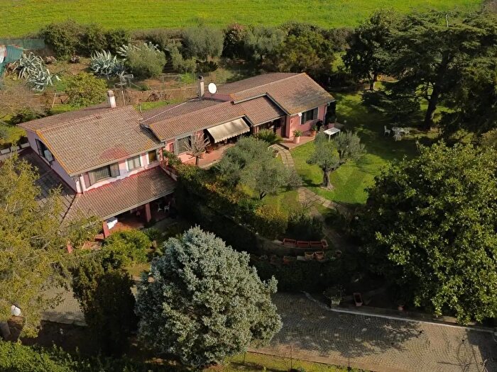 Casa con 6 locali in vendita in Via Formellese Nord, Formello