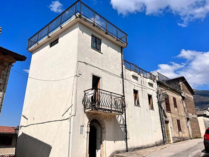 Casa con 7 locali in vendita in Via Borgo Loreto Campoli Appennino Frosinone, Campoli Appennino