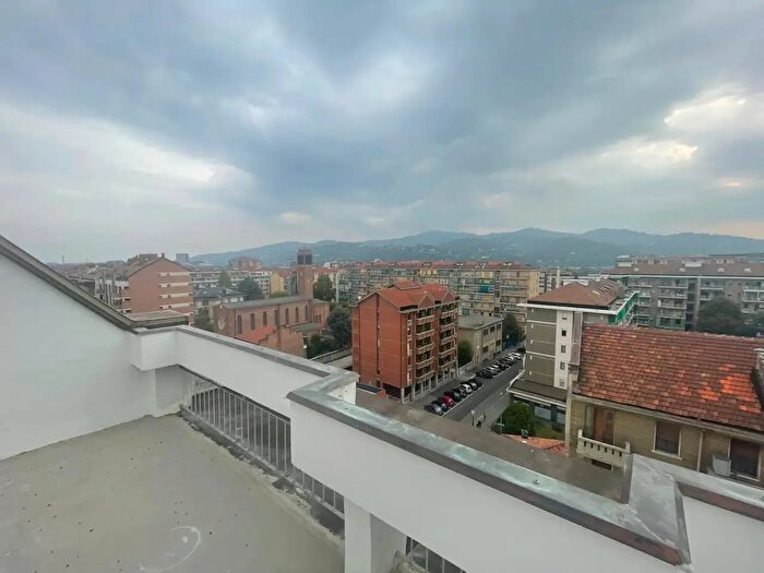 Appartamento trilocale in affitto in Via Nizza Bis, Torino