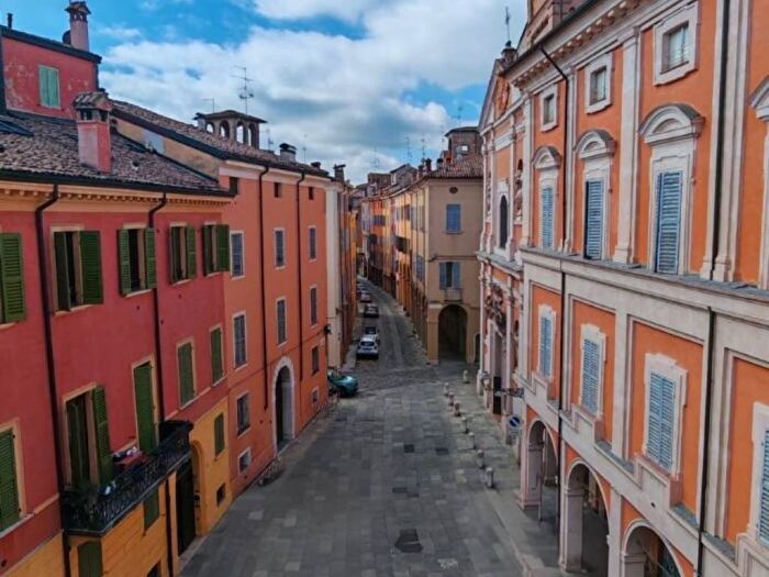 Appartamento trilocale in affitto in Via della Vite, Centro Storico, Modena