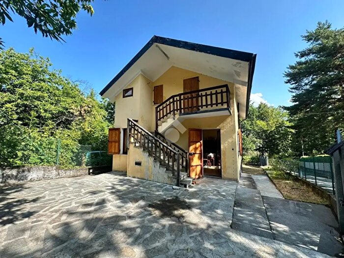 Casa quadrilocale in vendita in Via Bellando, Mattie
