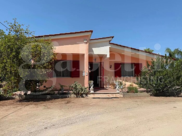 Casa con 5 locali in vendita in Via Vicinale Gemma Snc, Galatone