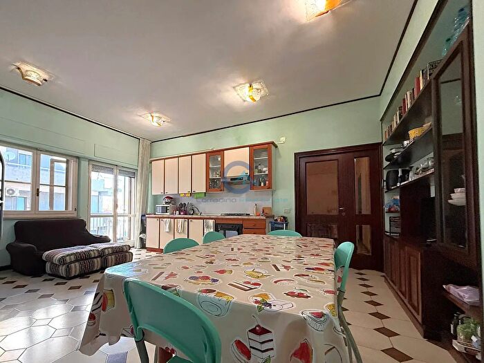 Appartamento con 5 locali in vendita in Via Corace, Catanzaro