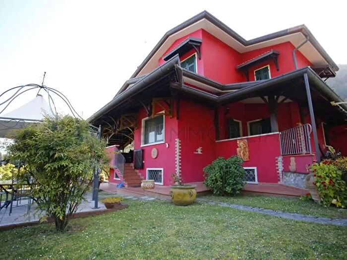 Casa con 11 locali in vendita in Via Agricola, Carrara