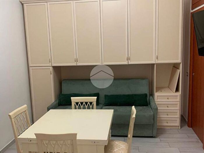 Appartamento monolocale in affitto in Vico Conte di Mola, Quartieri Spagnoli, Napoli