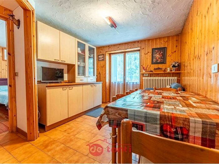 Appartamento quadrilocale in affitto in via Pietra, Centro, Campodolcino