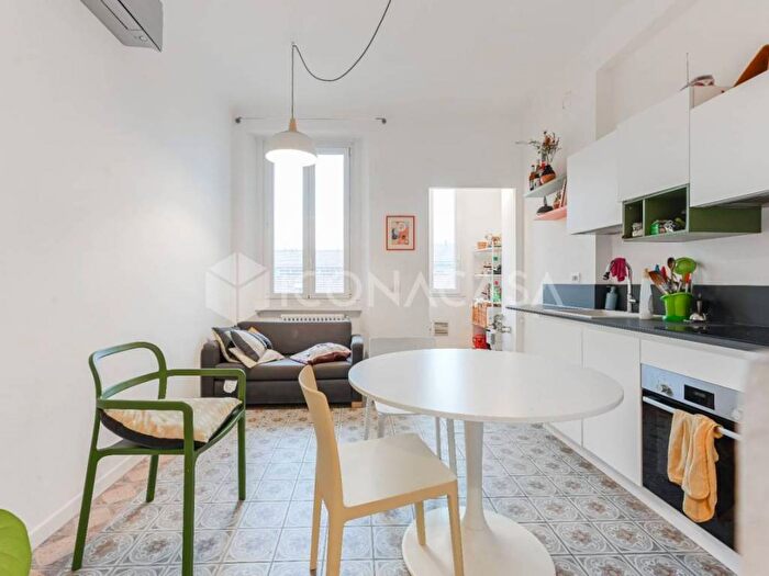 Appartamento trilocale in affitto in Via Rovereto, Rovereto, Milano