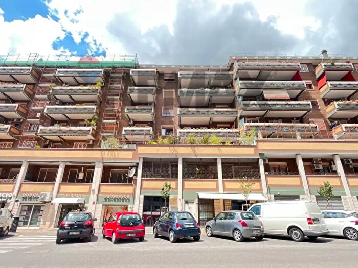 Appartamento con 5 locali in vendita in Roma