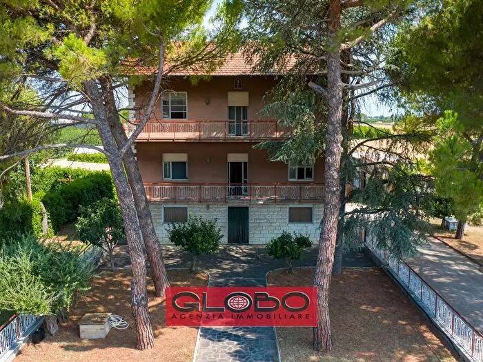 Casa con 12 locali in vendita in Cesena