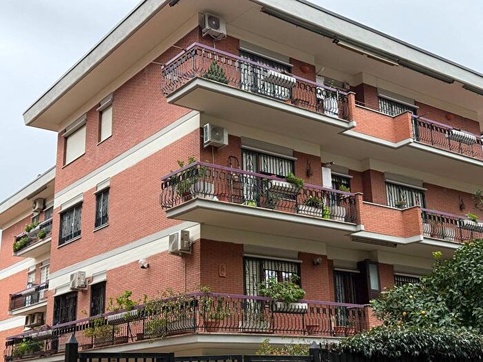 Appartamento trilocale in affitto in Via Livio Mariani, Villa Bonelli, Roma