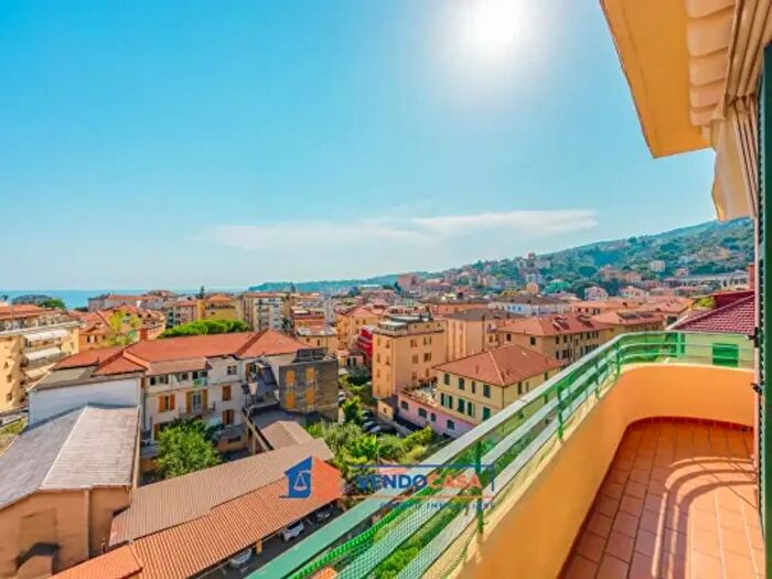 Appartamento con 6 locali in vendita in Via Alessandro Reccagno, Varazze