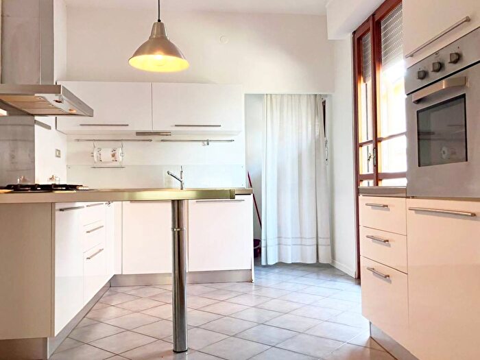 Appartamento con 5 locali in affitto in Via Maggio, Centro, Pontedera