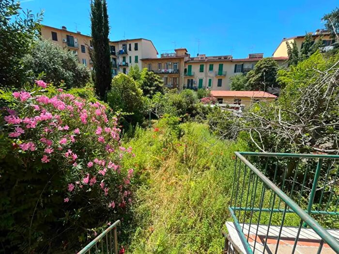 Appartamento con 5 locali in vendita in Via Milanesi, Firenze
