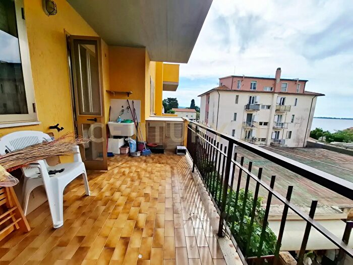 Appartamento quadrilocale in vendita in Via Porta Medina, Orbetello
