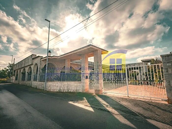 Casa con 10 locali in vendita in Viale delle Ginestre, Fasano