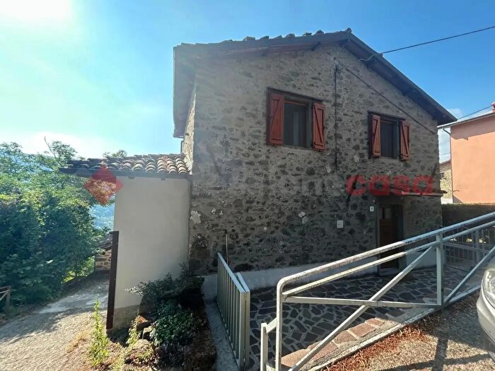 Appartamento trilocale in affitto in Via Belvedere, Castelnuovo Di Garfagnana