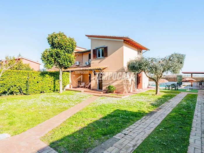 Casa trilocale in vendita in Via del Sagittario, Ladispoli