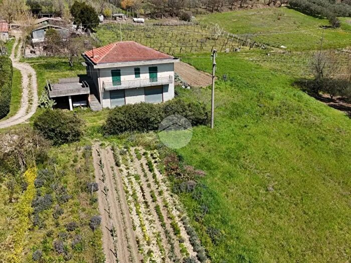 Casa quadrilocale in vendita in Montesarchio