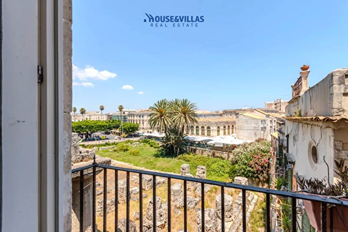 Appartamento quadrilocale in vendita in Via Dione, Siracusa