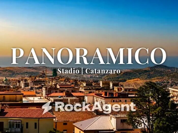Appartamento quadrilocale in vendita in Via San Brunone di Colonia, Catanzaro