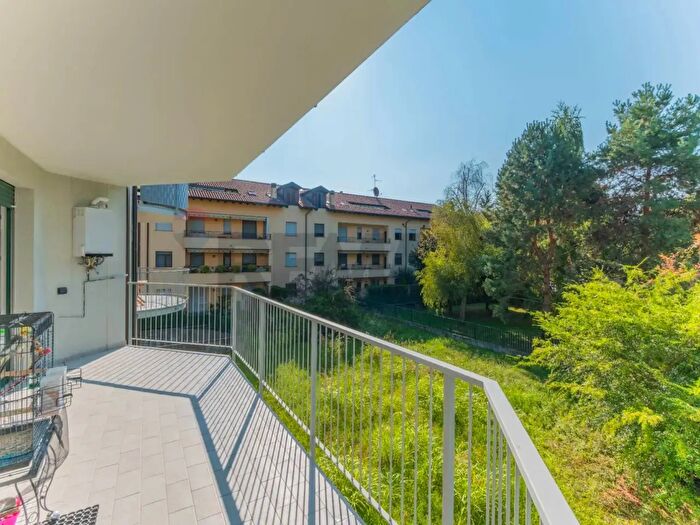 Appartamento bilocale in vendita in Via Sanzio, Fagnano Olona