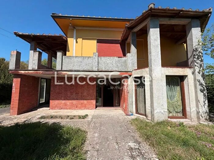 Casa con 10 locali in vendita in Carraia, Capannori