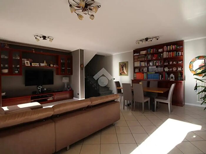 Casa quadrilocale in vendita in Via XXV Aprile, Montechiarugolo