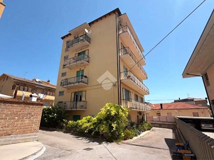 Appartamento trilocale in vendita in Via del Santuario, Pescara