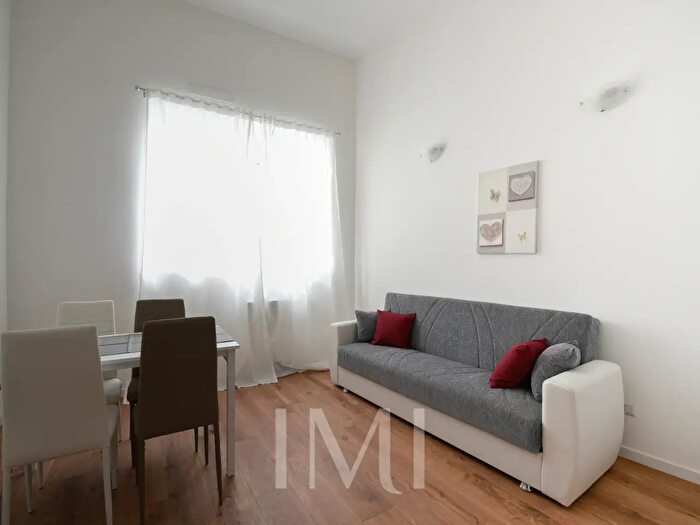 Appartamento trilocale in vendita in Via Riva di Trento, Milano