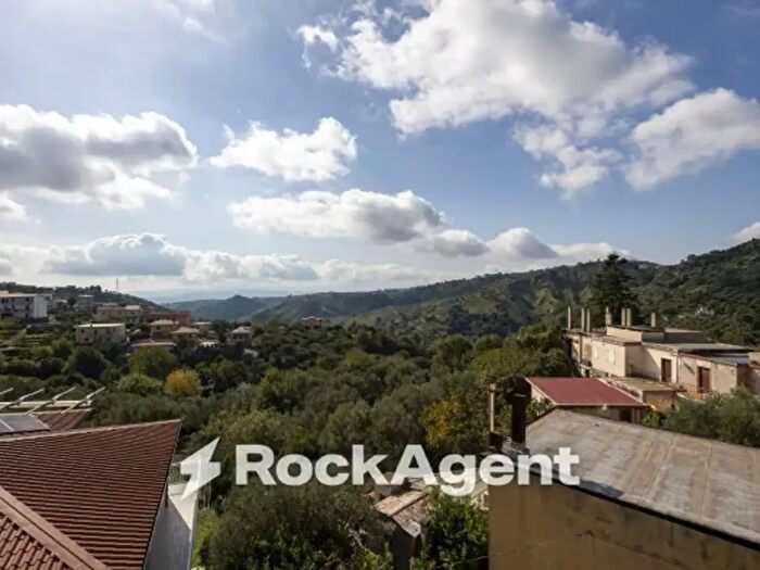 Casa con 6 locali in vendita in Viale Vincenzo Gattoleo, Catanzaro