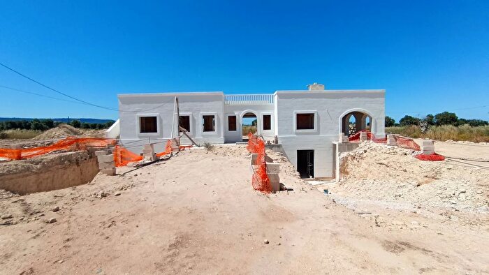 Casa con 12 locali in vendita in Fasano