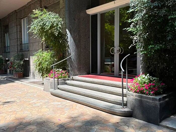Appartamento trilocale in affitto in Via Alfonso Lamarmora, Quadronno Crocetta, Milano