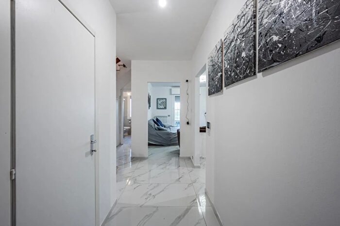 Casa con 6 locali in vendita in Via Tassoni, San Prospero