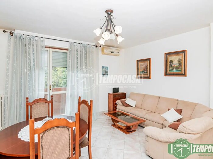 Appartamento trilocale in vendita in Via Angelo Moro, San Donato Milanese