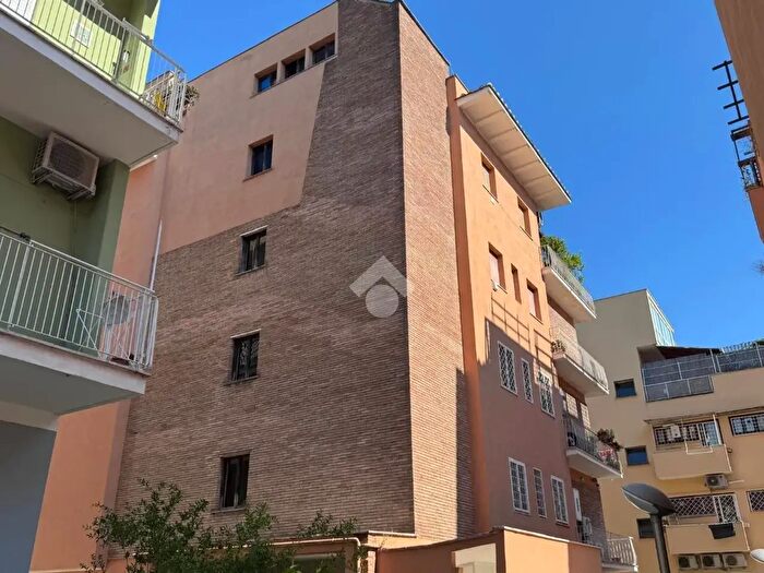 Appartamento trilocale in vendita in Via Anton Giulio Barrili, Roma