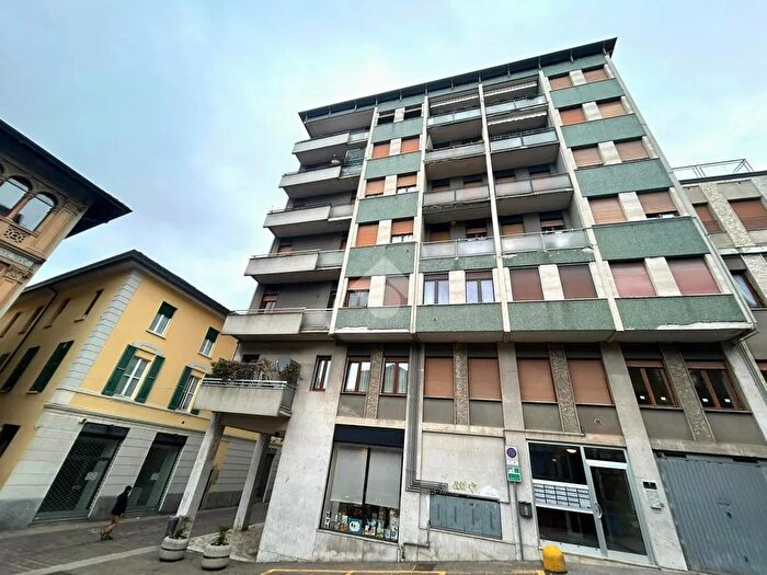 Appartamento trilocale in vendita in Piazza Boldorini, Cantu