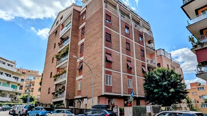 Appartamento trilocale in vendita in Via Teodosio Macrobio Roma Balduina Roma, Roma