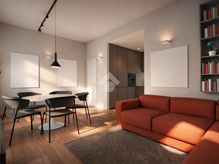 Appartamento con 5 locali in vendita in Via del Cavallino, Asti