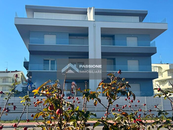 Appartamento trilocale in vendita in Lungomare Sirena, Tortoreto