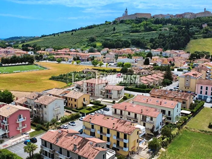 Casa con 5 locali in vendita in Loreto