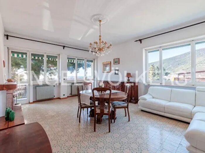 Casa con 6 locali in vendita in Via Colmanet, Borghetto Santo Spirito