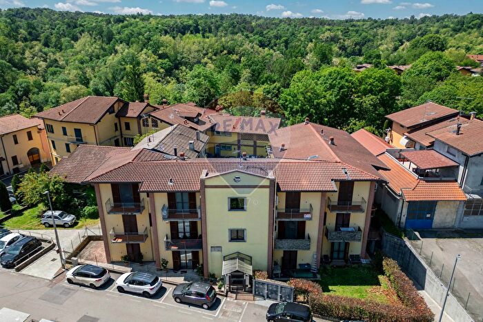 Appartamento trilocale in vendita in Via Piave, Lozza