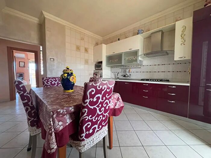 Appartamento con 6 locali in vendita in Via Colonne, Giugliano In Campania