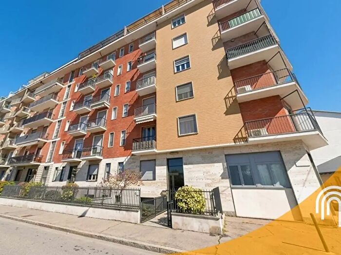 Appartamento quadrilocale in vendita in Via La Thuile, Torino