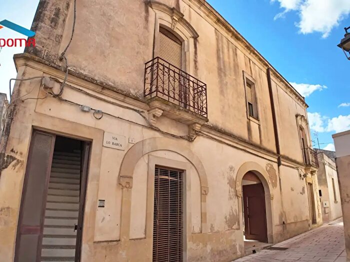 Casa con 9 locali in vendita in Via Lo Barca, Giurdignano