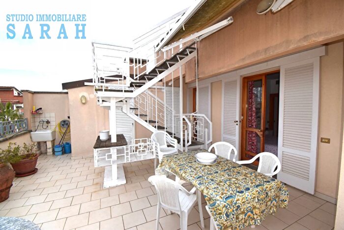 Appartamento trilocale in vendita in Via Alceste De Ambris, Viareggio