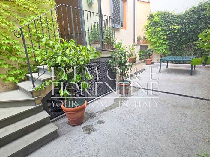 Appartamento con 5 locali in affitto in Lungarno della Zecca Vecchia, Santa Croce, Firenze