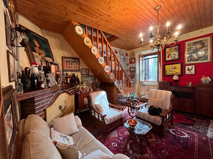 Casa quadrilocale in vendita in Bagni Di Lucca